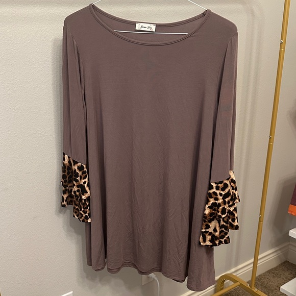 Beeson River Tops - Beeson River Brown Top with Leopard Print Sleeves